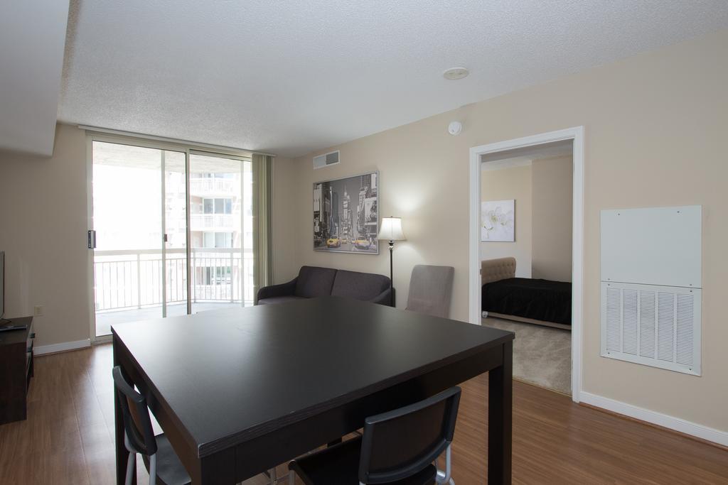 Pentagon City Luxury Apartment Арлингтон Экстерьер фото