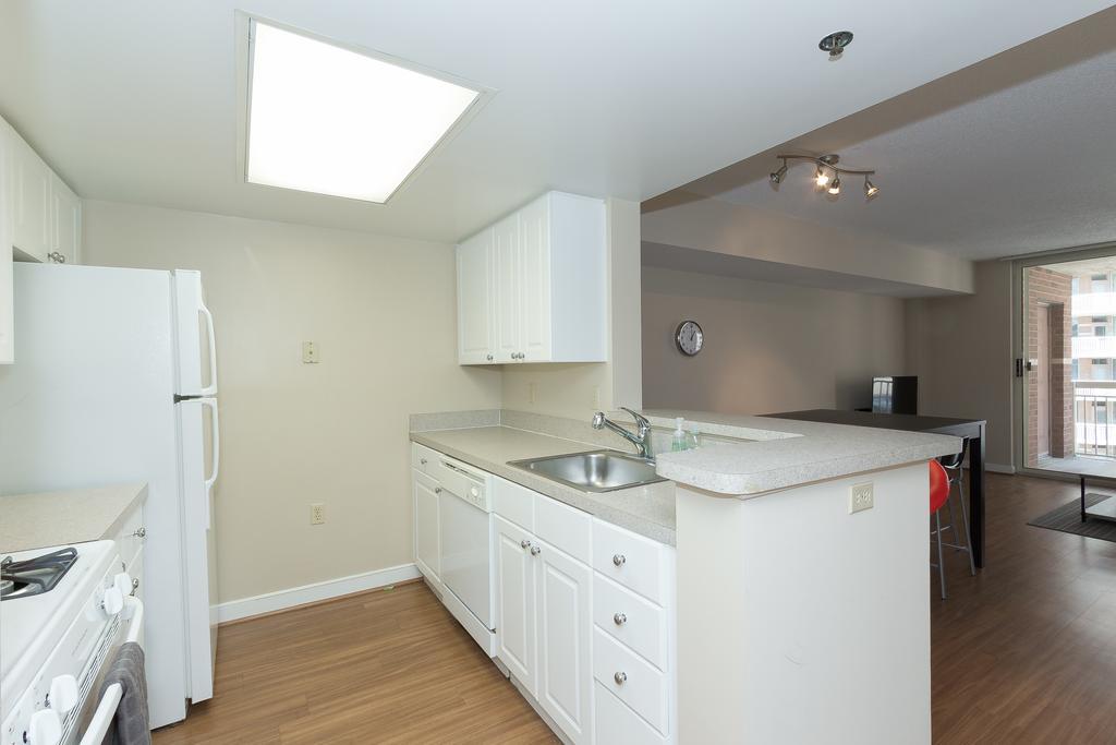 Pentagon City Luxury Apartment Арлингтон Экстерьер фото