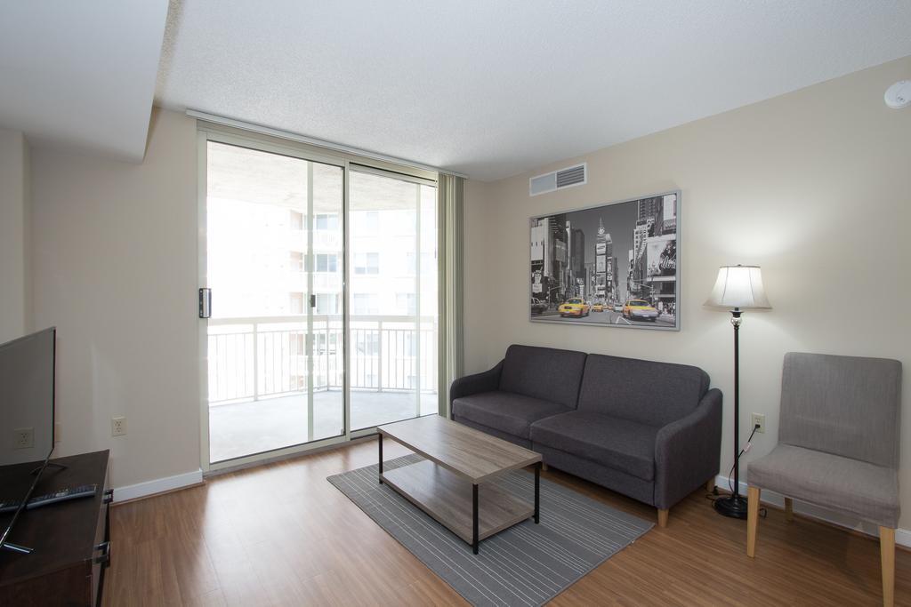 Pentagon City Luxury Apartment Арлингтон Экстерьер фото
